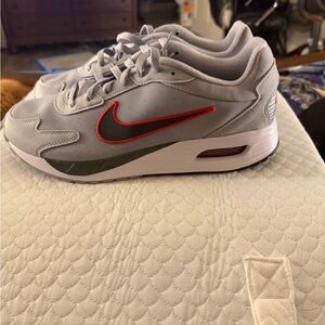 Nike Men’s Athletic Shoes - Light Gray with Red Accents